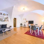 Center Apartment *