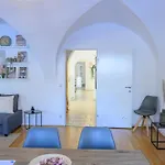 Center * Modling