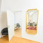 Center مودلينغ