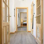 Center Apartment *