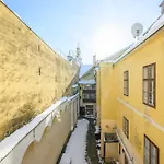 Center Apartment *